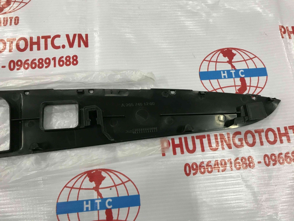 Ốp cốp sau Mercedes - Benz W205 A2057401200