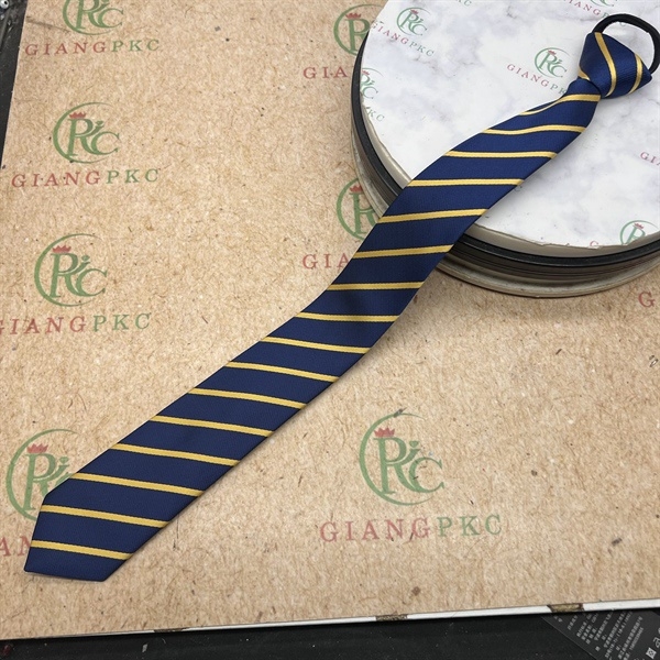 Cà vạt nam mẫu thắt sẵn dây kéo 6cm màu xanh đen kẻ vàng mới nhất 2023 Giangpkc