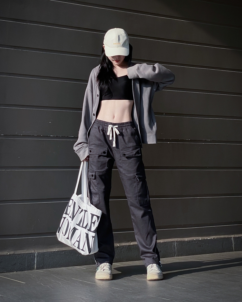 Quần Cargo Nữ Kaki Túi Hộp Co Giãn Ống Đứng Màu Xám Đậm | KQSTYLING ZIP