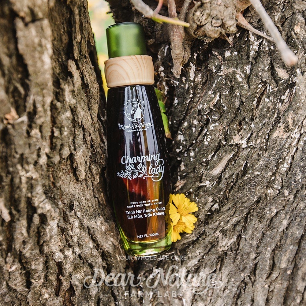 Dung dịch vệ sinh Charming Lady Khoẻ Tự Nhiên 100ml