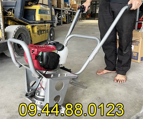 Máy đầm thước chạy xăng 4m Khung Inox