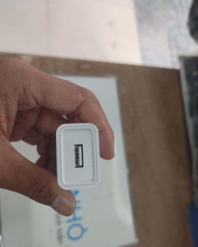 Nguồn 5V-2A đầu ra cổng USB 3.0, không bao gồm dây - Trắng / Đen tùy lô hàng