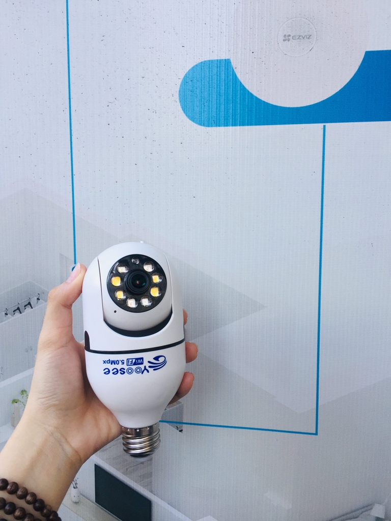 Camera Wi-Fi BÓNG ĐÈN YOOSEE cổ điển 1 mắt, chui E27, có màu ban đêm