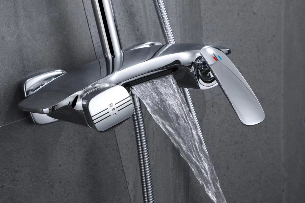 Vòi Sen Tắm Đứng  106LUX