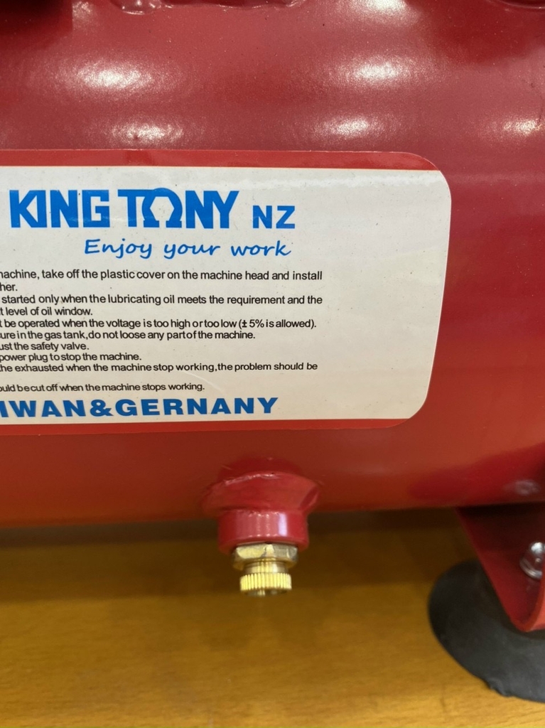 Máy Nén Khí Không Dầu Kingtony 1.5HP 12L KTO-12S