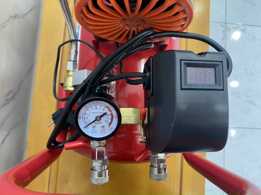 Máy Nén Khí Không Dầu Kingtony 1.5HP 25L KTO-25S