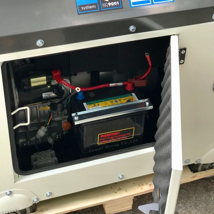 Máy Phát Điện Chạy Dầu Hakuda 10KVA Siêu Cách Âm