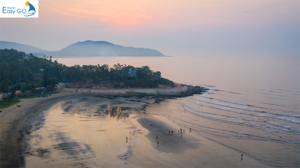 Vẻ đẹp thơ mộng của biển Quỳnh Phương
