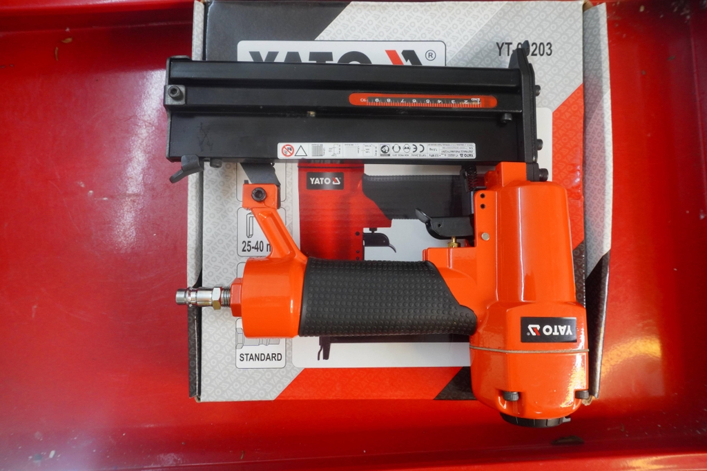 SÚNG BẮN GHIM BẰNG KHÍ NÉN YATO YT-09203