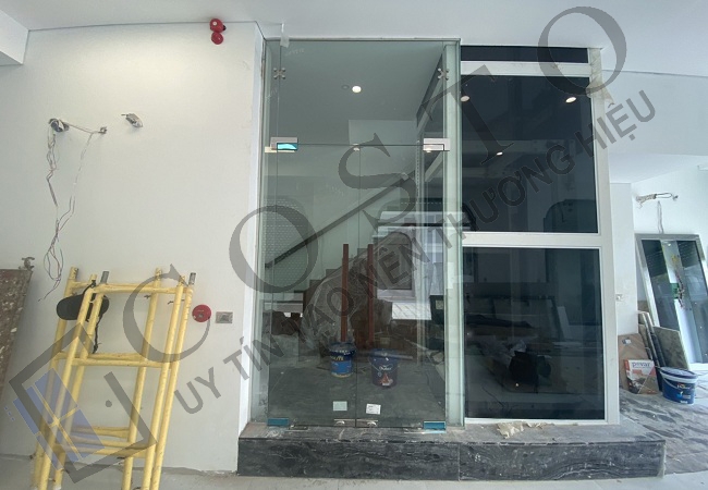 Cửa kính cường lực bao nhiêu tiền 1m