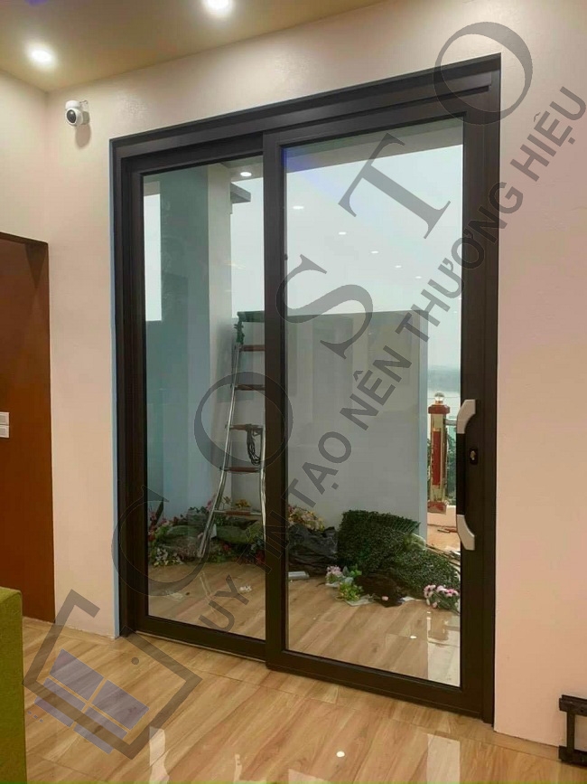 Cửa nhôm kính trượt quay