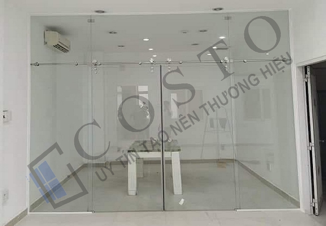 giá cửa kính cường lực 2 cánh