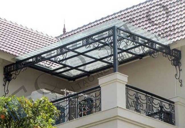 Mái kính sân trước nhà