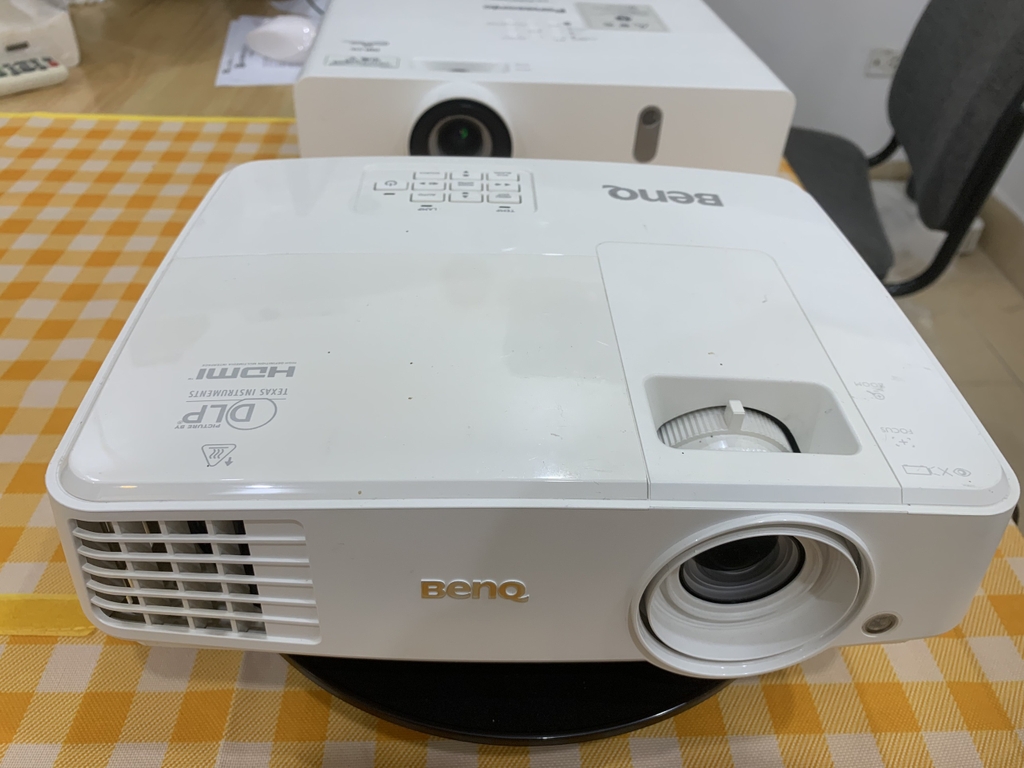 Máy chiếu cũ BenQ MS527 3300 Ansi, SVGA (800x600) giá rẻ