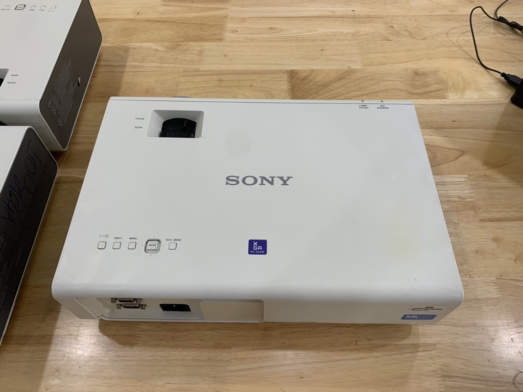 Máy chiếu cũ Sony EX-230