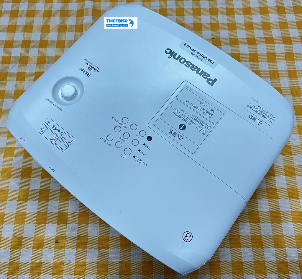 Máy chiếu cũ Panasonic PT-VW545NJ giá rẻ (DC8650007)