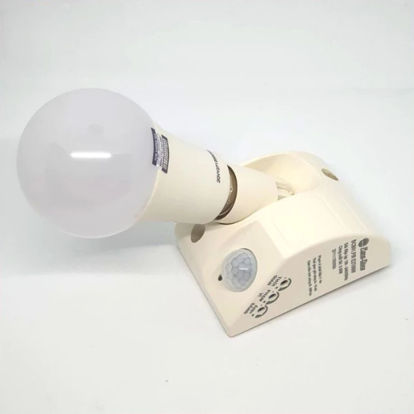 Đui đèn cảm biến Rạng Đông ĐCB01.PIR E27 công suất 300W tích hợp cảm biến chuyển động và cảm biến ánh sáng tiện lợi