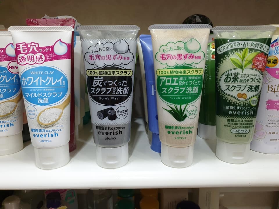 Sữa rửa mặt tẩy tế bào chết Everish Nhật Bản (than hoạt tính)