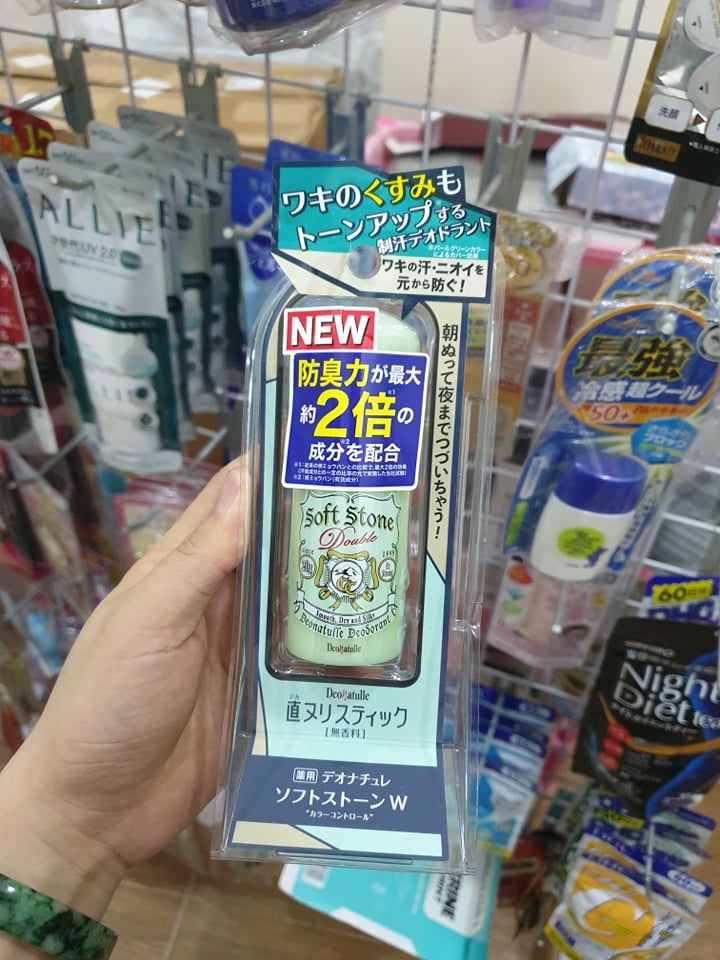 Lăn khử mùi đá khoáng Nhật Bản Soft Stone 200g ( xanh lá)