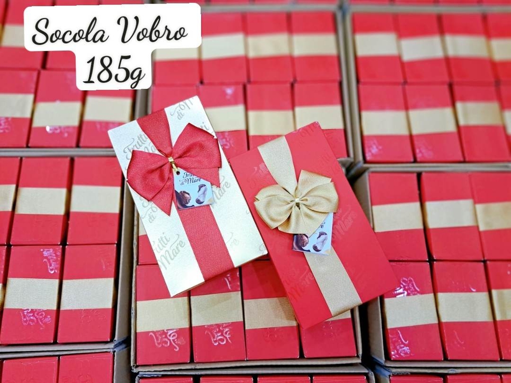 Hộp quà  kẹo sôcôla sò hiệu Vobro 180g ( đỏ) (8)