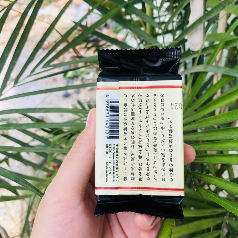 Xà Phòng Rửa Mặt Pelican Deitanseki Than Hoạt Tính Sạch Sâu Giảm Mụn Đầu Đen Nhật Bản - 100g