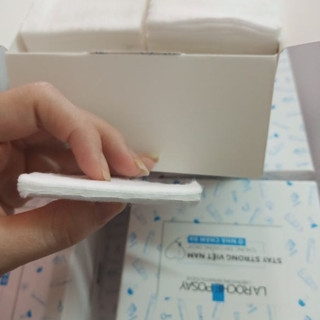 Bông Tẩy Trang La Roche Posay Cao Cấp Túi 20 Miếng