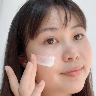 Kem Chống Nắng Garnier Kiềm Dầu Sáng Da SPF50+ PA+++ - Tuýp 15ml