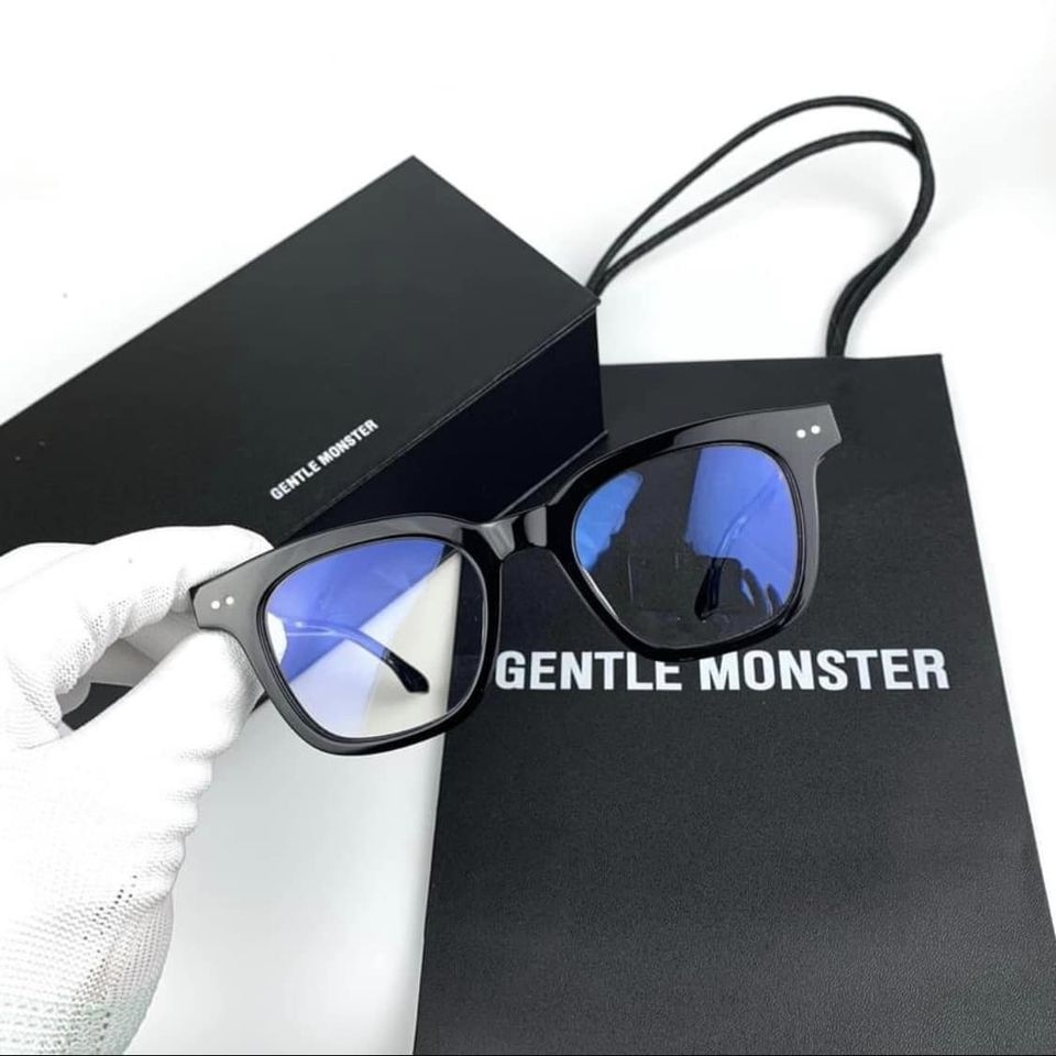 Kính Gentle Monster South Side 01 chữ V Màu Trắng