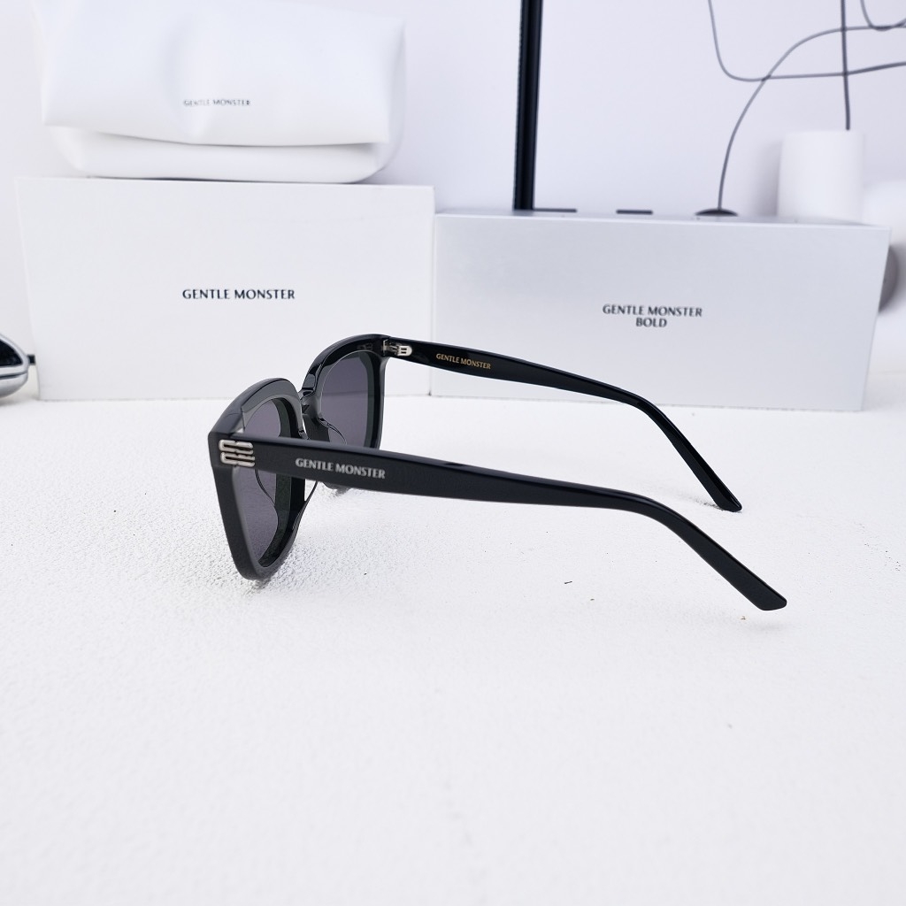 Kính Mát Gentle Monster Myme 01 Màu Đen