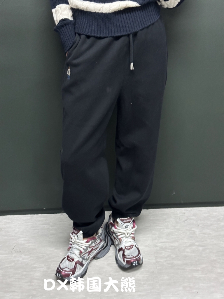 Quần Nỉ Xuông Whoau Màu Đen