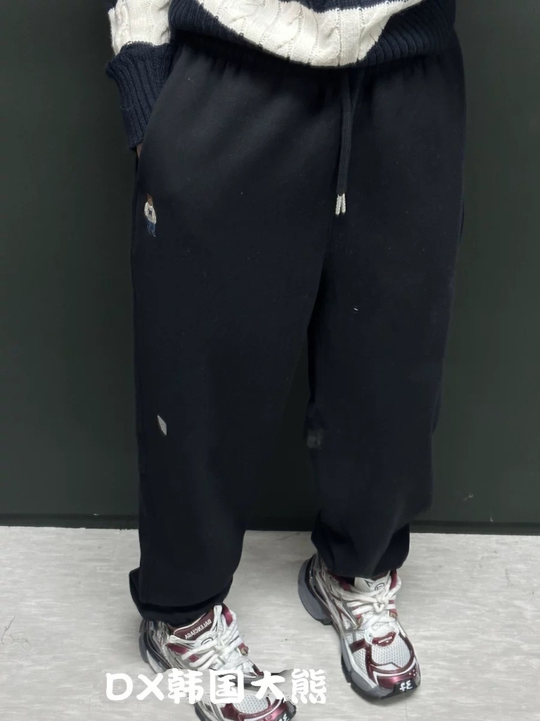 Quần Nỉ Xuông Whoau Màu Đen