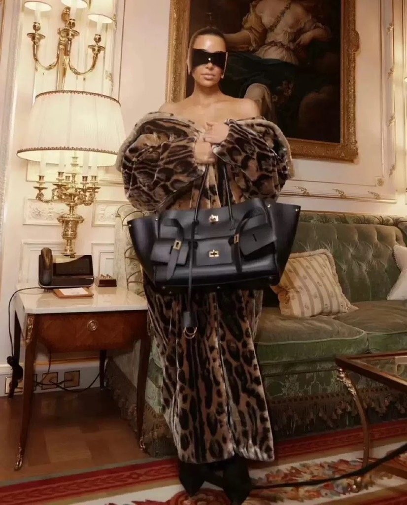 Túi Balenciaga Bel Air Medium Carry Bản Remake Hàn Đen Khoá Vàng 38cm