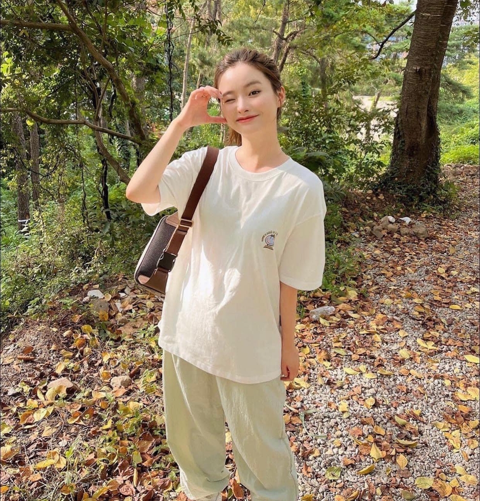 Áo Phông ADLV Smile Logo Lưng Màu Trắng