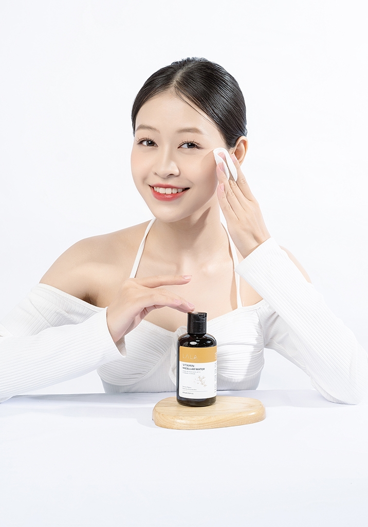 Nước tẩy trang LALA VITAMIN MICELLAR WATER 200ML