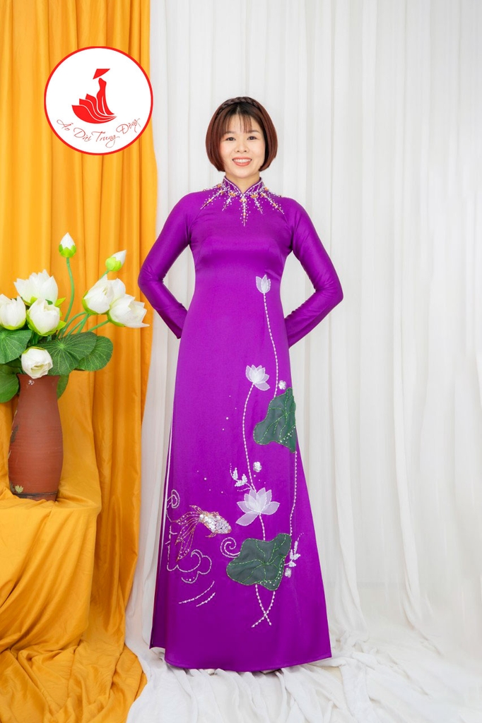 Áo dài màu tím đính kết hoa sen cổ 3cm vải ánh sao Thái Tuấn