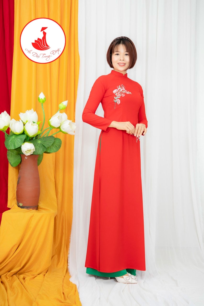 Áo dài màu đỏ thêu vi tính cổ 2,5cm vải lụa Hồng Ngọc