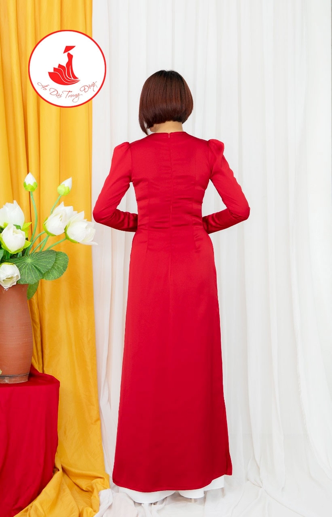 Áo dài màu đỏ cổ nữ hoàng vải Queen cao cấp