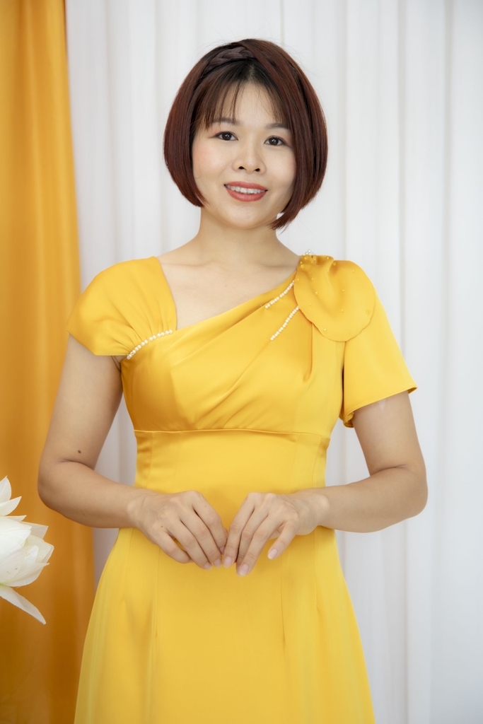 Váy thiết kế vải Queen