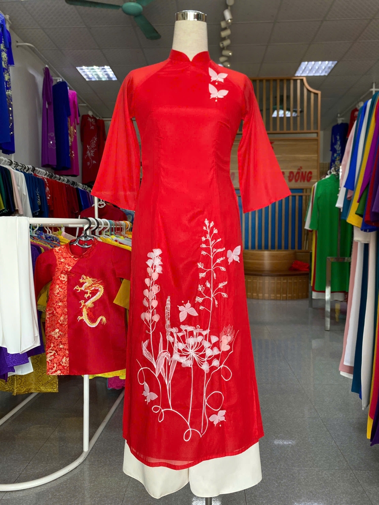 Set cách tân tơ óng màu đỏ thêu hoa dưới tà/ Áo dài Trung Đồng