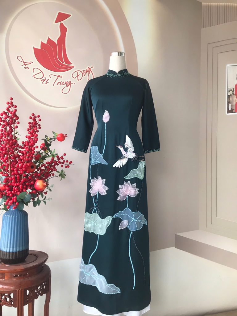 Áo dài chất vải lụa queen đính kết hoa sen thêu chim / Áo dài trung Đồng