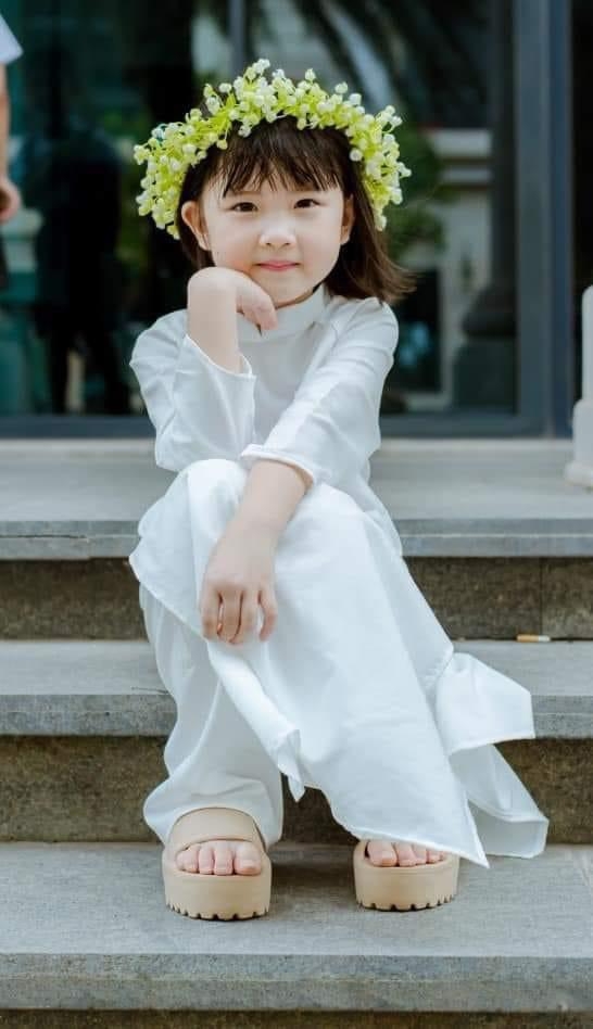 Trang phục áo dài Kỷ Yếu mầm non cho cả bé trai và bé gái