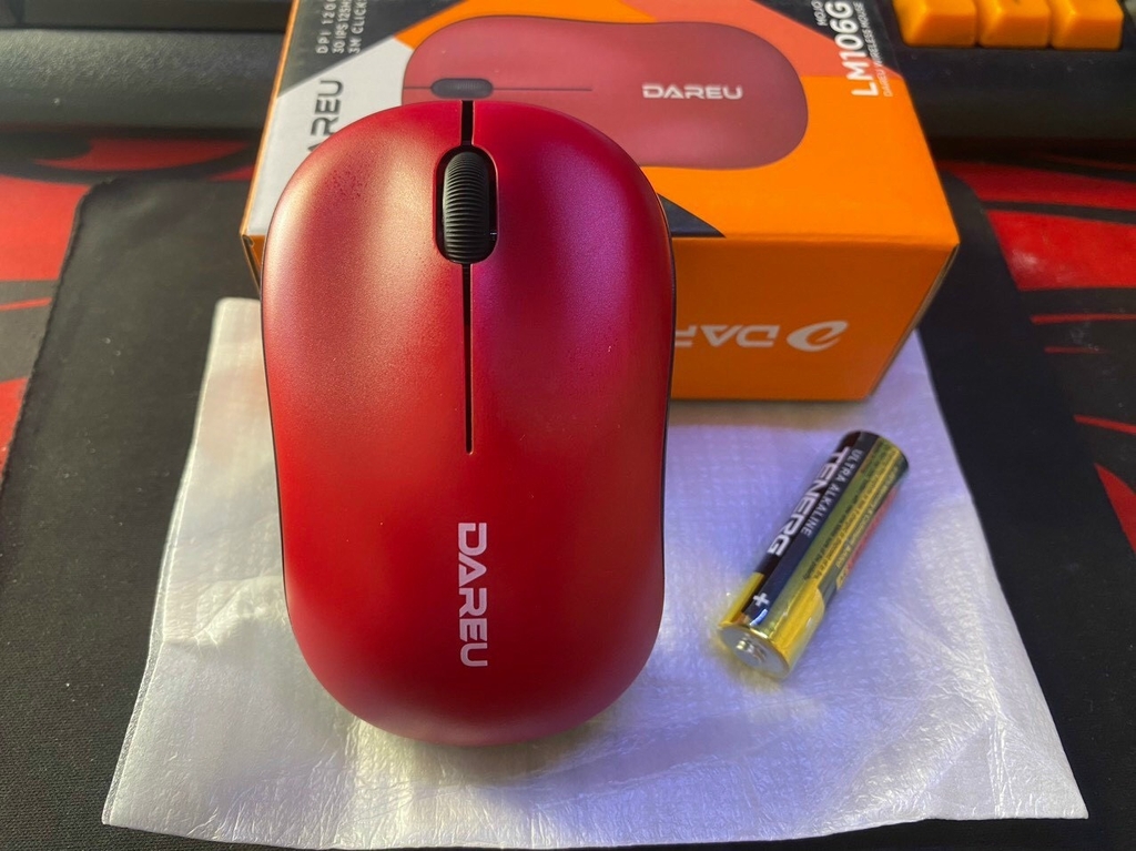 Chuột không dây DAREU LM106G đỏ