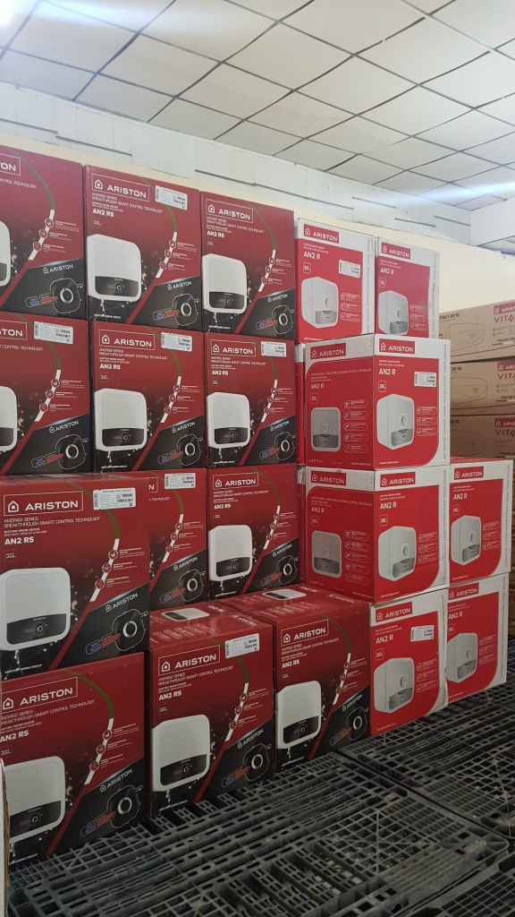 Bình nóng lạnh Ariston 30 lít vuông AN2 30 RS