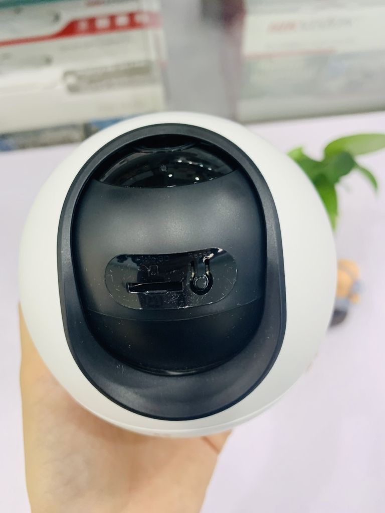 Camera EZVIZ CS-H6 (5Mp) Xoay 360 Độ, Đàm Thoại 2 Chiều, Công Nghệ Starlight Hiển Thị Đầy Đủ Màu Sắc