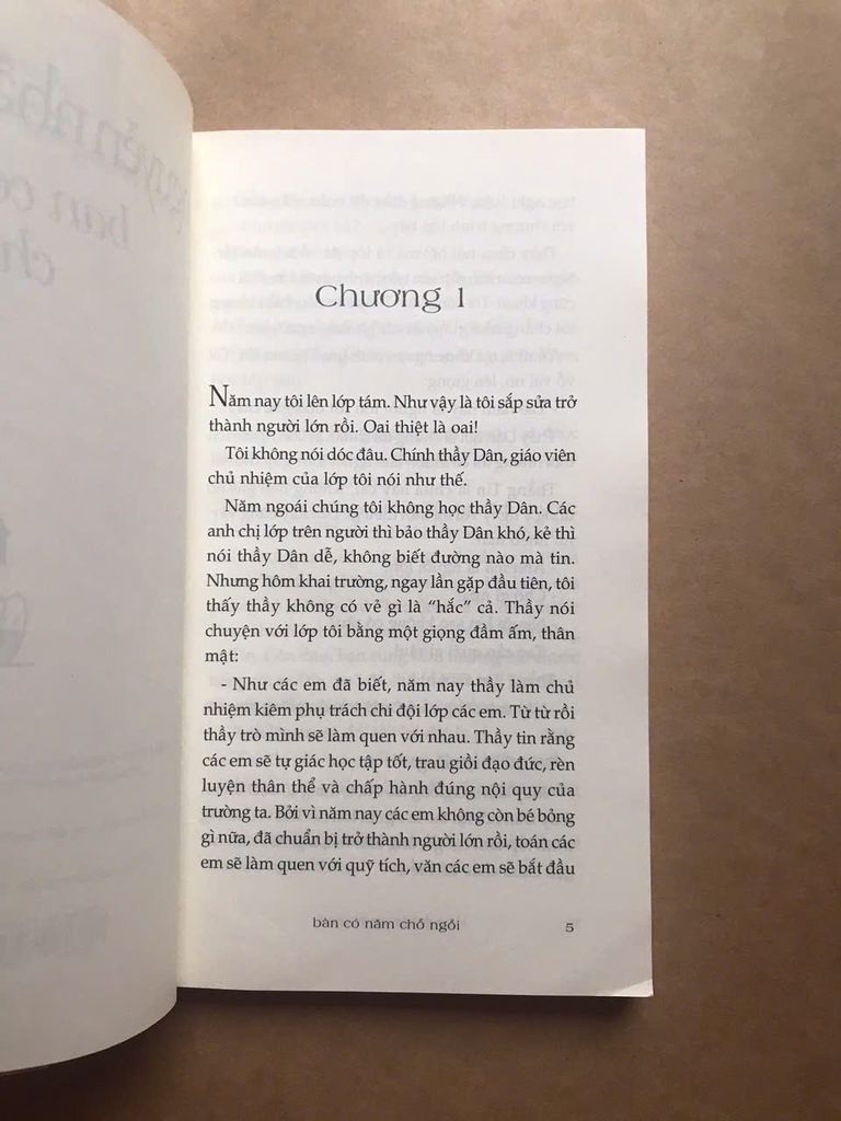 Bàn Có Năm Chỗ Ngồi