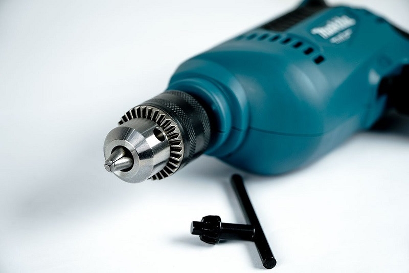Máy khoan Makita M6001B ( 10mm )