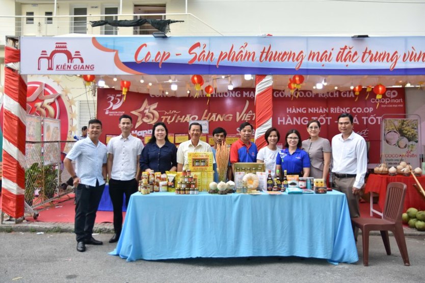 TRƯNG BÀY - KẾT NỐI TIÊU THỤ SẢN PHẨM VÀO HỆ THỐNG SIÊU THỊ COOPMART