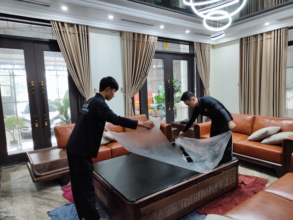 phim dán mặt bàn kính