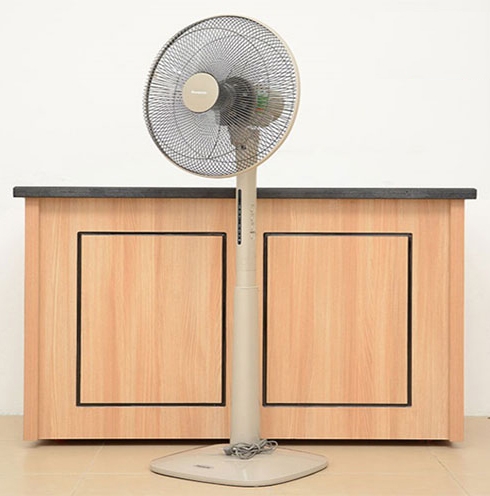 Quạt cây Panasonic F-409KBE (màu Beige, 51W, có remote)