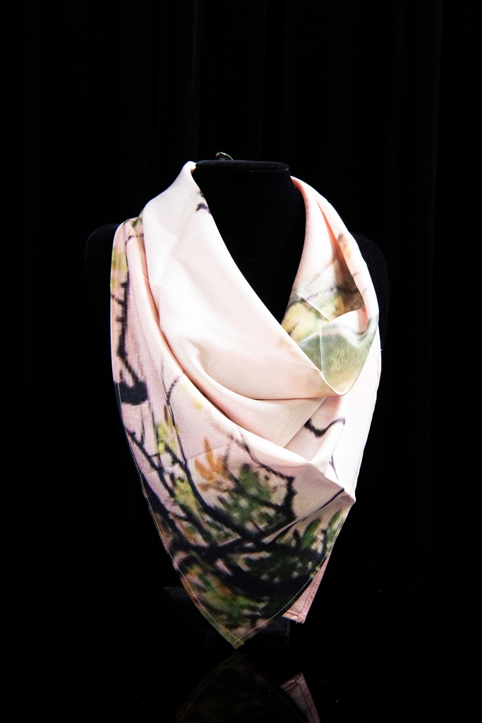 Khăn lụa quàng cổ vân gỗ 920